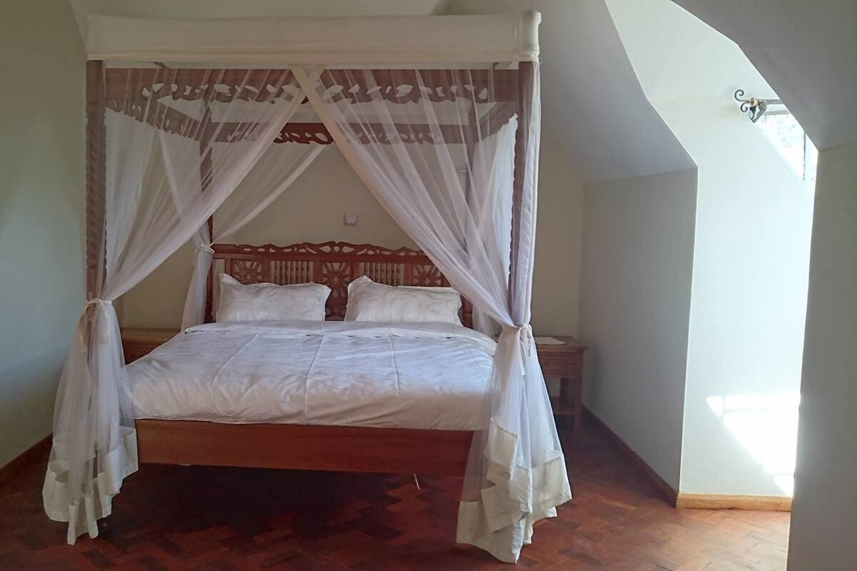 In-room safe, desk, blackout drapes, WiFi (free)