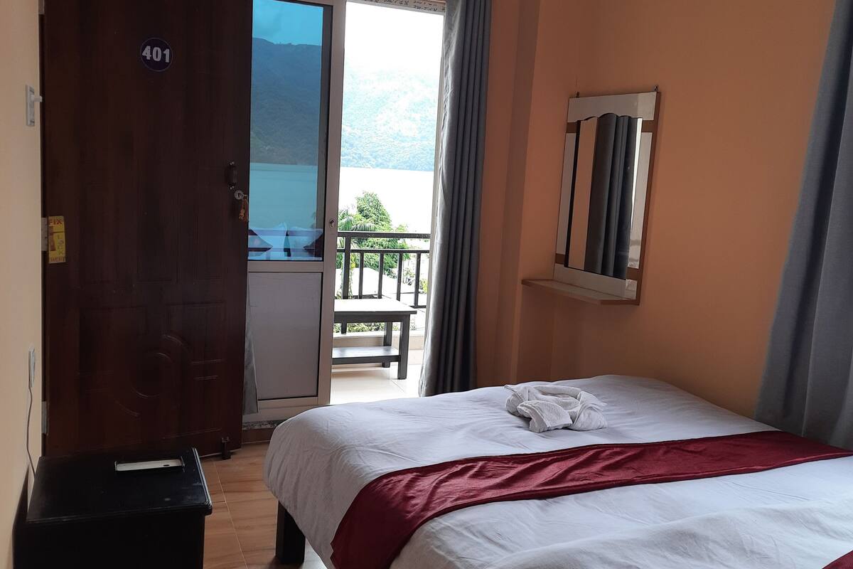 Desk, laptop workspace, free WiFi