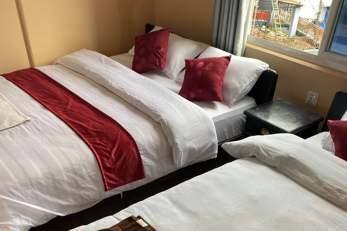 Desk, laptop workspace, free WiFi