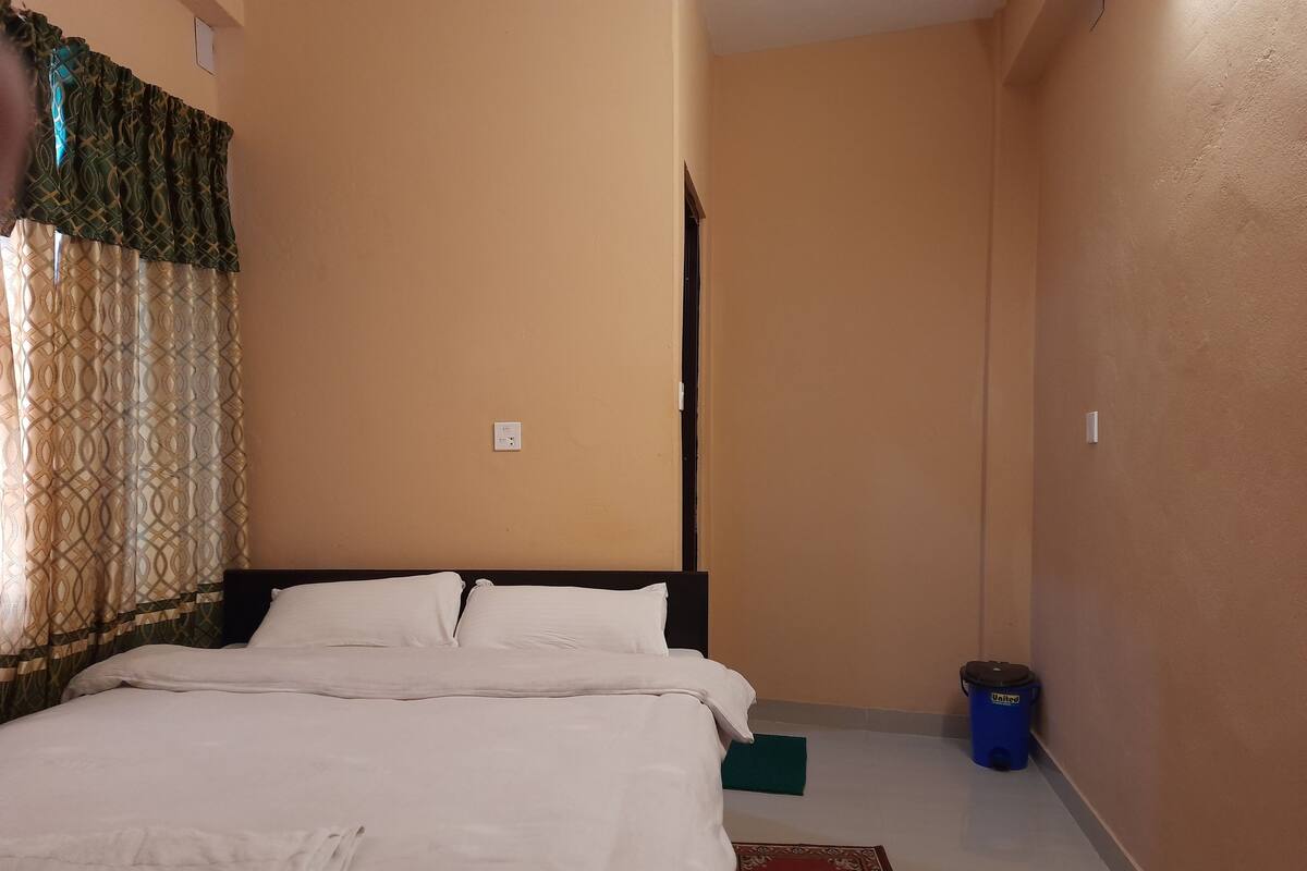 Desk, laptop workspace, free WiFi