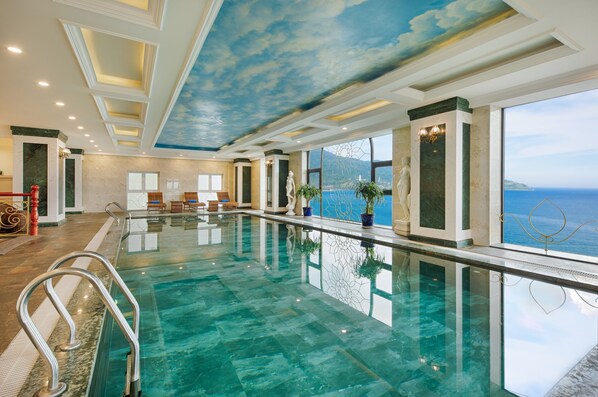 Indoor pool, pool loungers