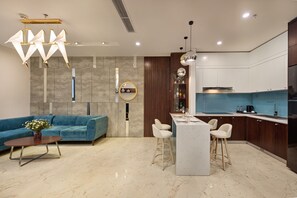 Luxury Suite, Bathtub, Ocean View | Premium bedding, minibar, in-room safe, desk - Eden Hotel (Da Nang)
