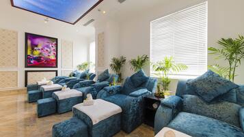 Tratamentos corporais, tratamentos faciais, manicure e pedicure