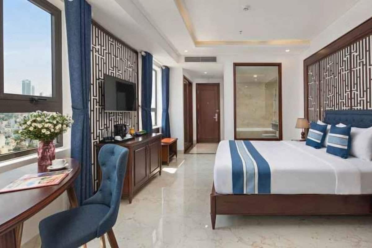 Roupas de cama premium, frigobar, cofres nos quartos, escrivaninha