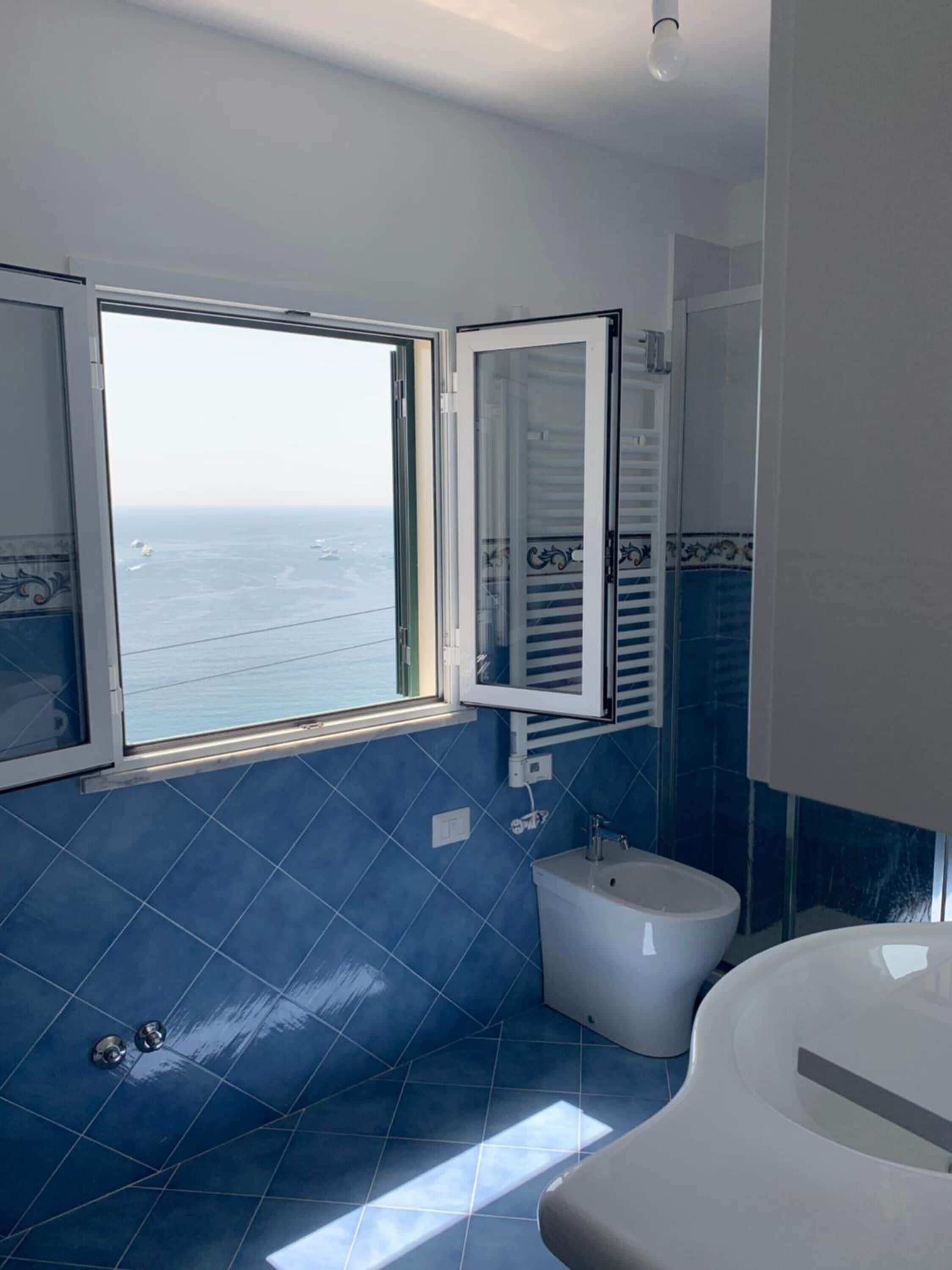 Shower, free toiletries, hair dryer, bidet
