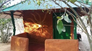 Soundproofing, free WiFi, bed sheets, wheelchair access - Yala Wild House (Thissamaharama)