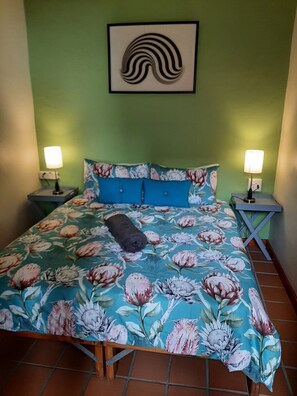Standard Double Room | Iron/ironing board, bed sheets - Zebra Crossing Backpackers (Cape Town)