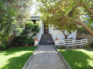 Property entrance - Zebra Crossing Backpackers (Cape Town)