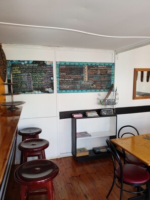Daily English breakfast for a fee - Zebra Crossing Backpackers (Cape Town)