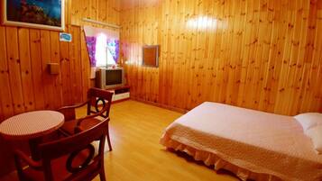 Room | Living area | 30-inch flat-screen TV with cable channels, TV