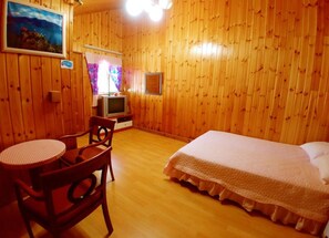 Room | Living area | 30-inch flat-screen TV with cable channels, TV - Nadeuli Pension (Pyeongchang)
