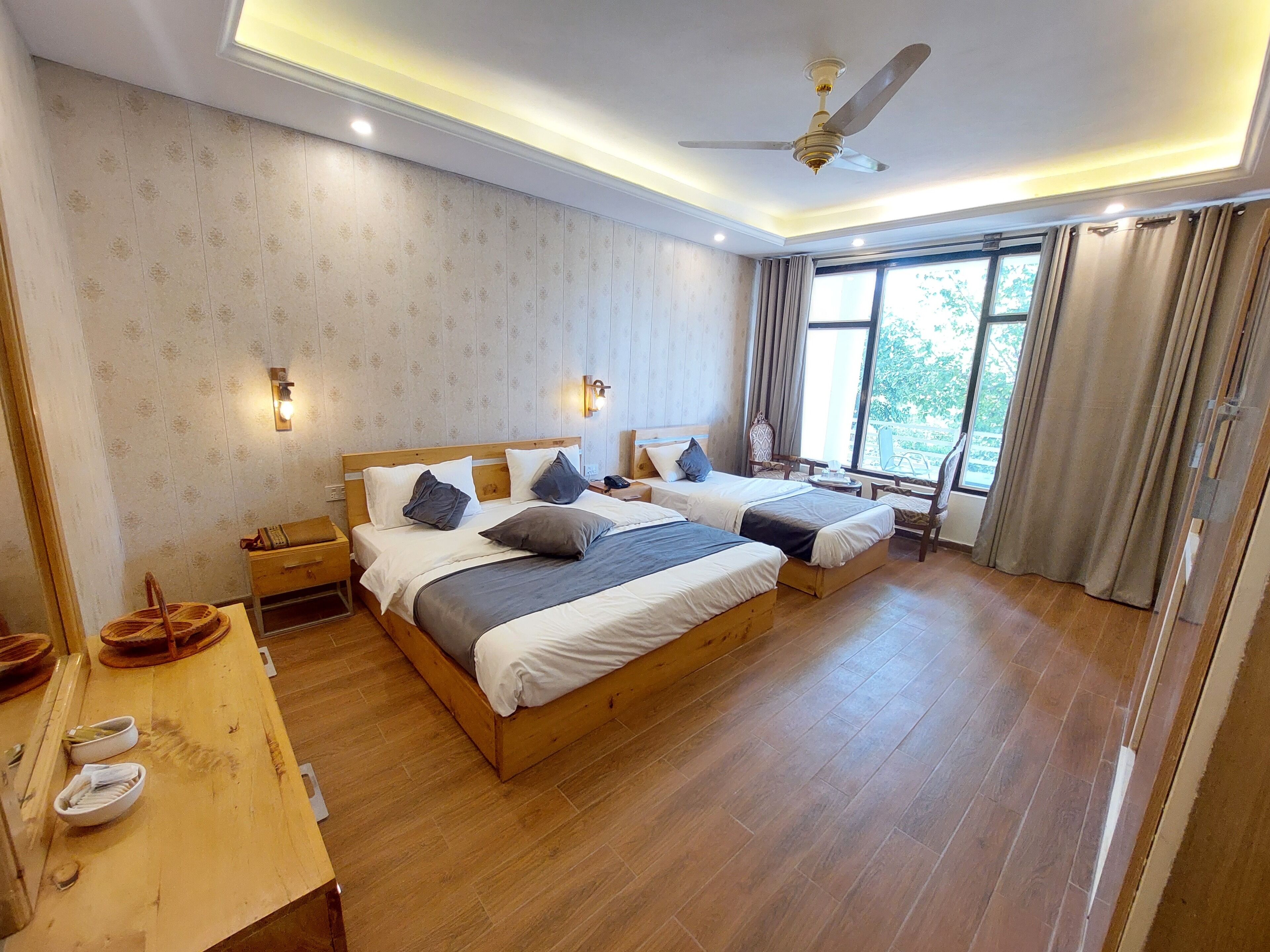 Royal Suite | Egyptian cotton sheets, premium bedding, down duvets, memory-foam beds