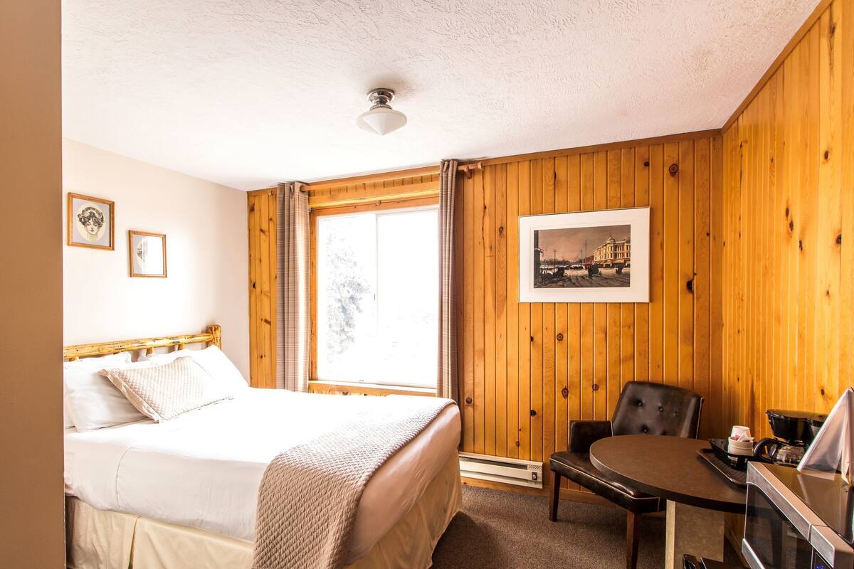 Standard Room, 1 Queen Bed, Non Smoking