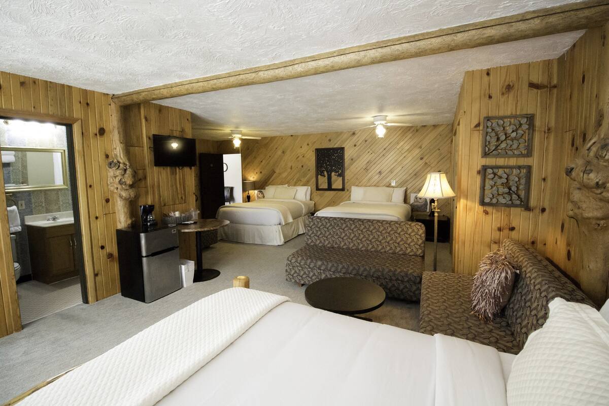 Deluxe Triple Room, Multiple Beds, Non Smoking