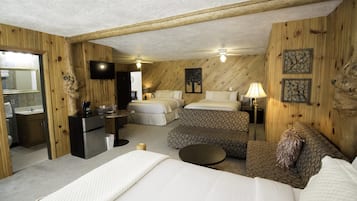 Deluxe Triple Room, Multiple Beds, Non Smoking | Premium bedding, pillowtop beds, individually decorated