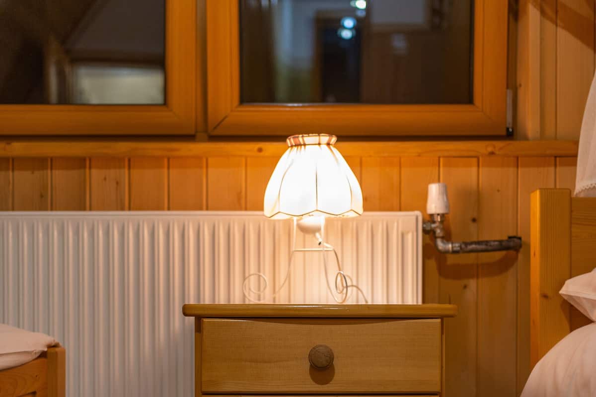 Classic Üç Kişilik Oda | Anti alerjik yatak takımı, ayrı ayrı dekore edilmiş, ayrı ayrı döşenmiş