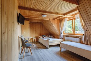 Classic Triple Room | Hypo-allergenic bedding, individually decorated, individually furnished - Gościna u Maryny (Poronin)