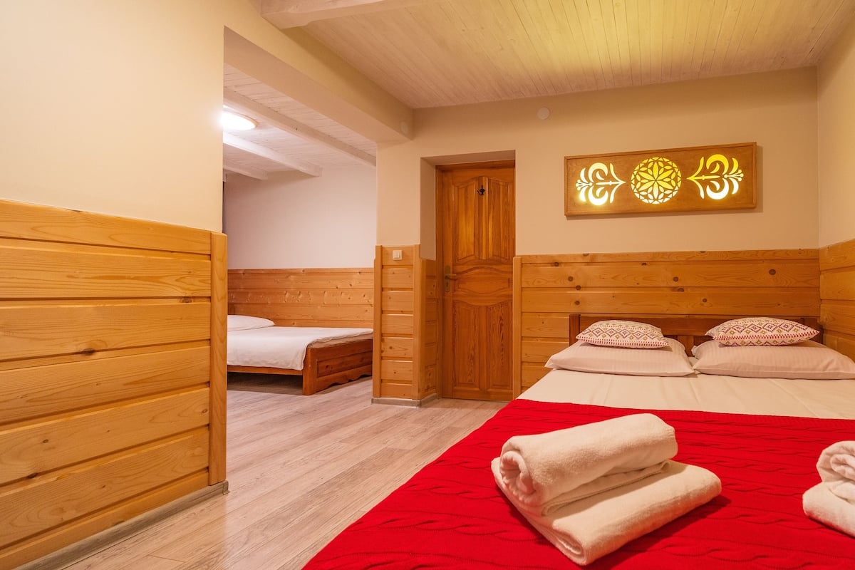 Classic Dört Kişilik Oda | Anti alerjik yatak takımı, ayrı ayrı dekore edilmiş, ayrı ayrı döşenmiş