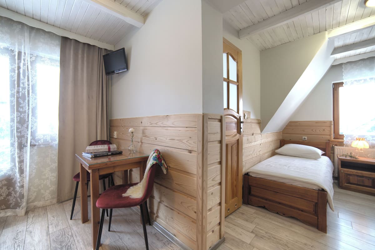 Classic Dört Kişilik Oda, Balkon | Anti alerjik yatak takımı, ayrı ayrı dekore edilmiş, ayrı ayrı döşenmiş