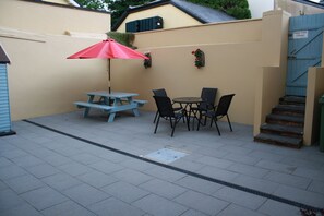 Deluxe Townhome, 2 Bedrooms, Kitchen, Courtyard Area | Terrace/patio - No 3 Fair Hill House (Killarney)