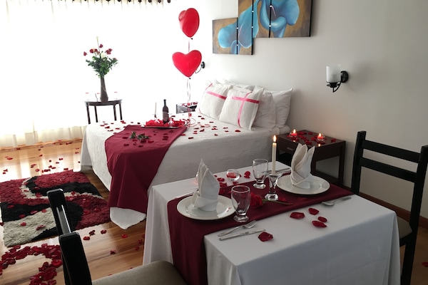 Habitación romántica doble, 1 cama doble, no fumadores | Ropa de cama de alta calidad, edredones de plumas, minibar y caja fuerte