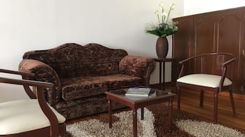 Standard Room, 1 Double Bed, Non Smoking | Living area | 32-inch plasma TV with cable channels, TV