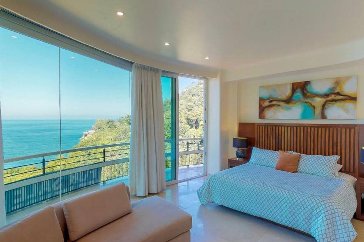 egyptian cotton sheets, premium bedding, down duvets, pillow-top beds