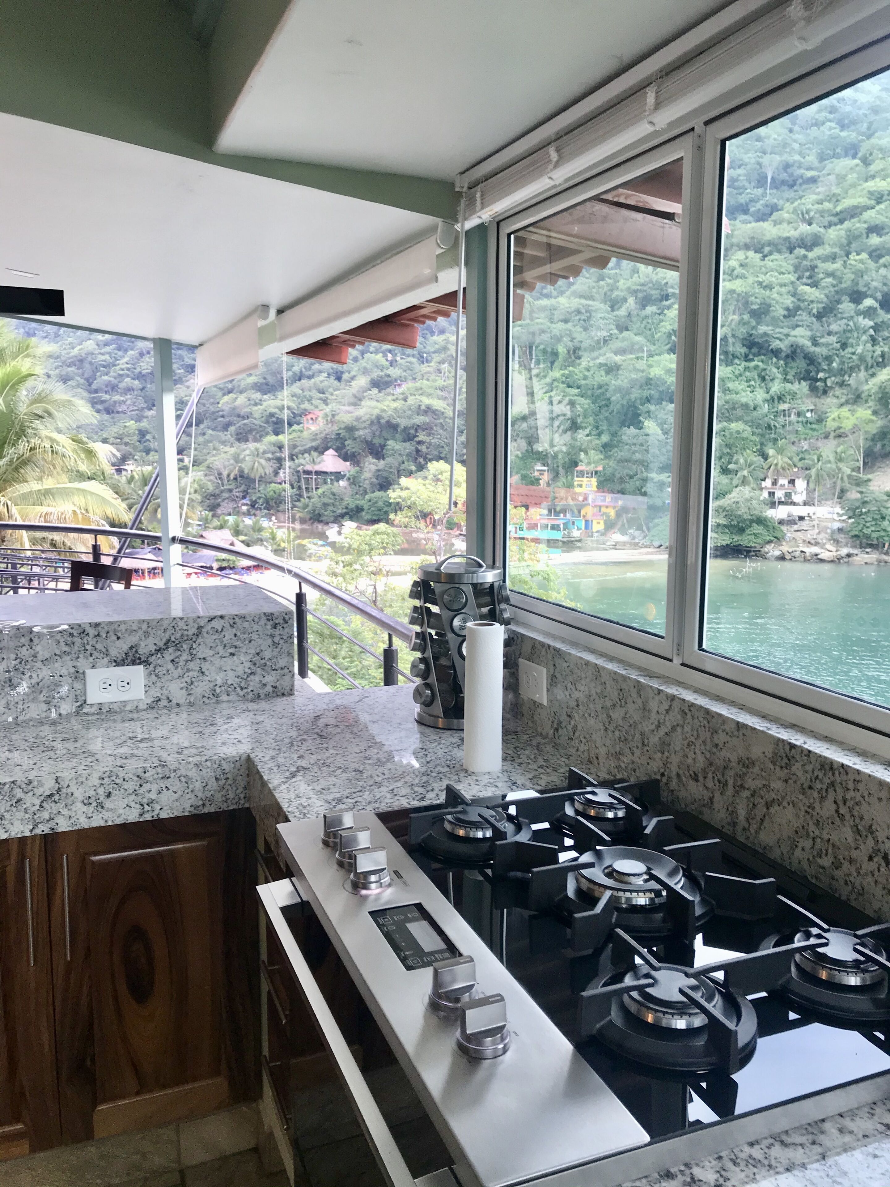 full-sized fridge, microwave, coffee/tea maker