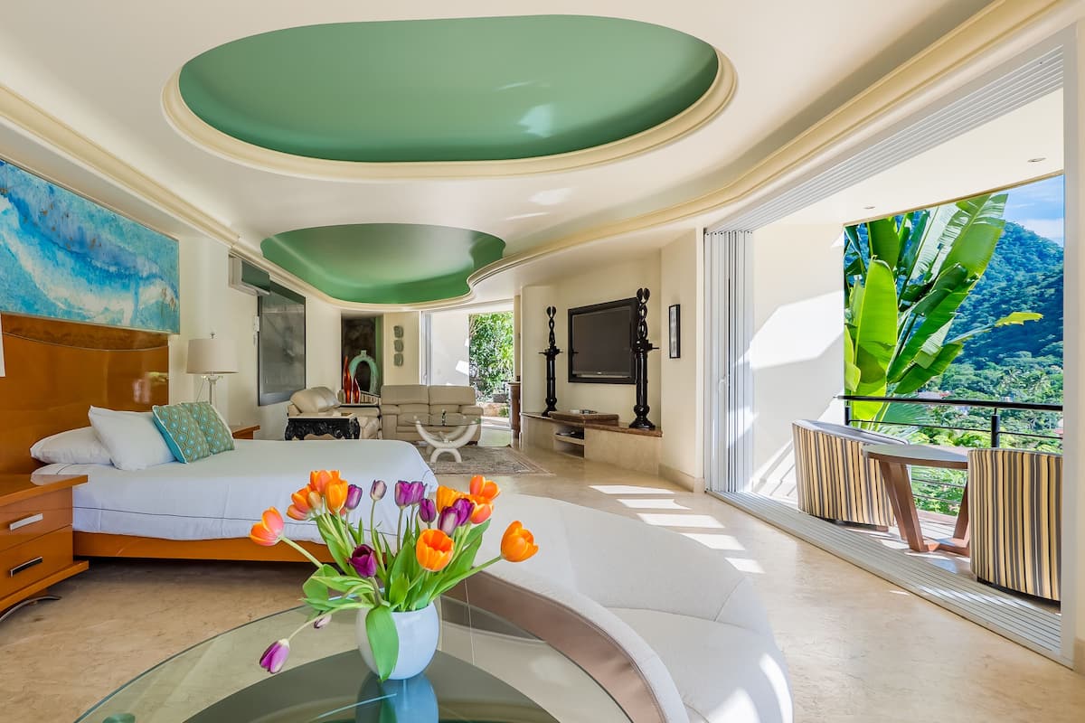 egyptian cotton sheets, premium bedding, down duvets, pillow-top beds