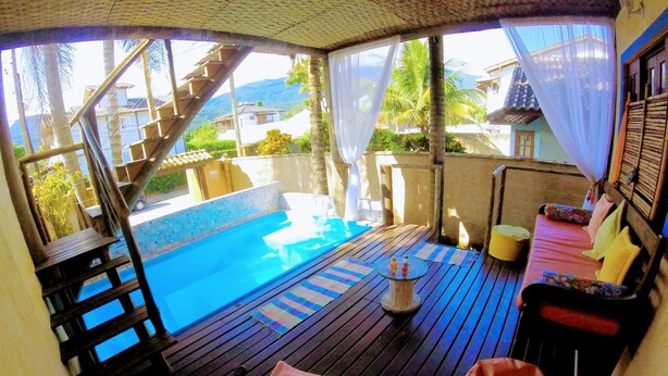 Outdoor pool - Chalé de Charme MANDOMAI - Suítes Cozinha Compacta e Chalé Gourmet Exclusivos (Ilhabela)