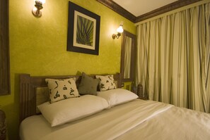 Design Double or Twin Room, 1 Bedroom, Non Smoking | Egyptian cotton sheets, premium bedding, down comforters, pillowtop beds - Dahabeya Queen Farida (Aswan)