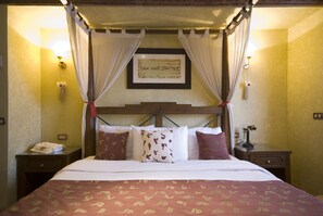 Deluxe-Suite, 1 King-Bett, Nichtraucher, Balkon | Bettwäsche aus ägyptischer Baumwolle, hochwertige Bettwaren