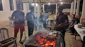 Kawasan BBQ/berkelah