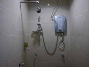 Bathroom shower - Marang Village Resort & Spa (Marang)