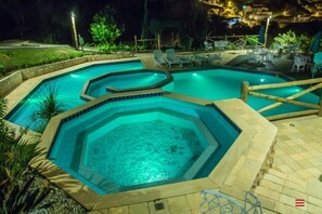 Outdoor pool, pool loungers - Vila Chico Hotel Fazenda (Sao Lourenco)