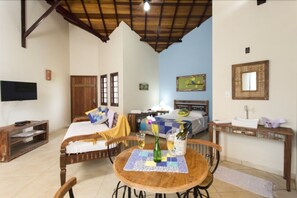 Individually decorated, iron/ironing board, bed sheets - Vila Chico Hotel Fazenda (Sao Lourenco)