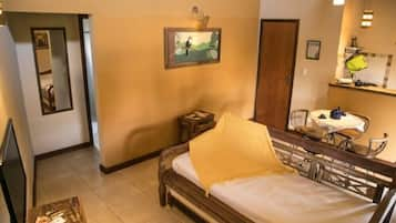 Chalet (with living room) | Ruang keluarga | TV layar datar