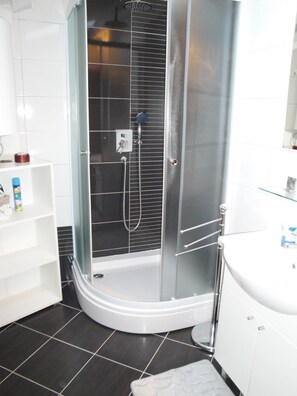 Apartment, 2 Bedrooms | Bathroom
