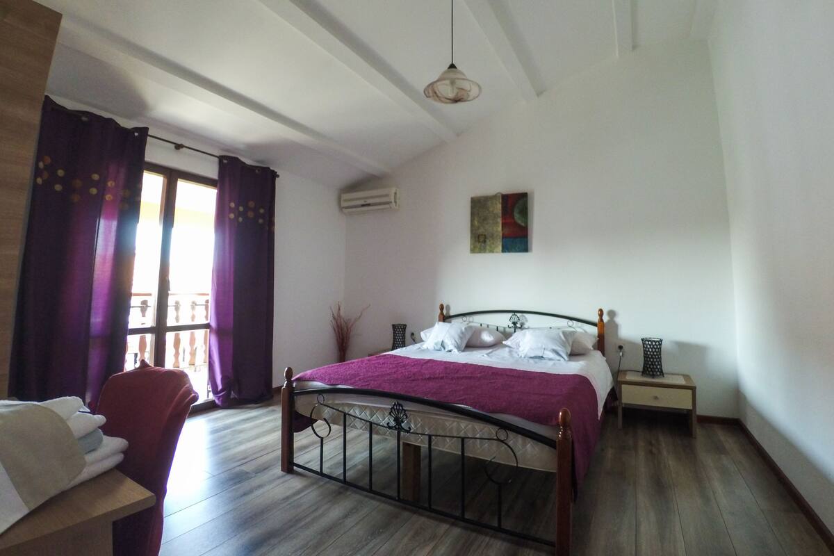 Appartamento, 2 camere da letto | Una cassaforte in camera, ferro/asse da stiro, Wi-Fi gratuito, lenzuola