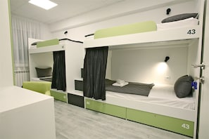 Classic Quadruple Room | Bathroom