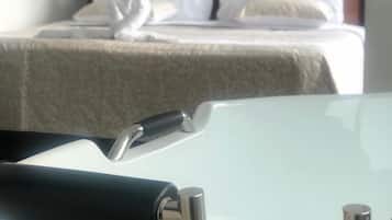 Suite, 1 King Bed with Sofa bed | Blackout curtains, soundproofing, iron/ironing board, free WiFi