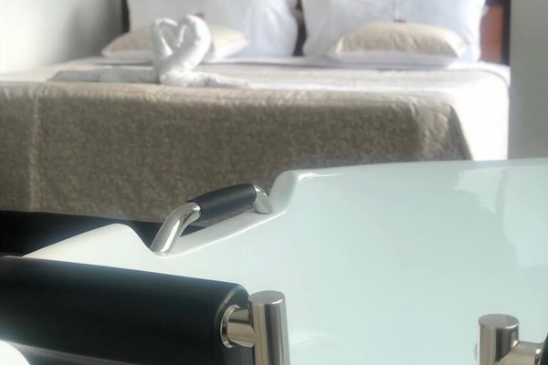 Suite, 1 King Bed with Sofa bed | Blackout drapes, soundproofing, iron/ironing board, free WiFi