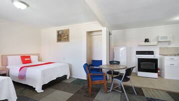 Room, Multiple Beds, Kitchenette | Private kitchenette | Microwave