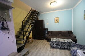 Deluxe Duplex, 1 Queen Bed with Sofa bed, Non Smoking | Living area - Guest House Nise (Tbilisi)