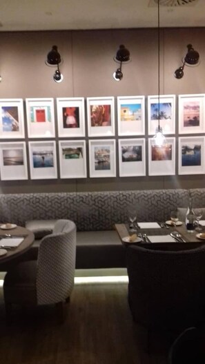 2 restaurants; breakfast, lunch, and dinner served - Hotel El Ksar (Oran)