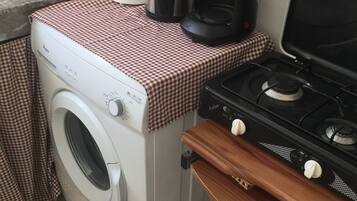 Departamento, 2 habitaciones | Cocina privada | Refrigerador, parrilla de estufa y utensilios de cocina