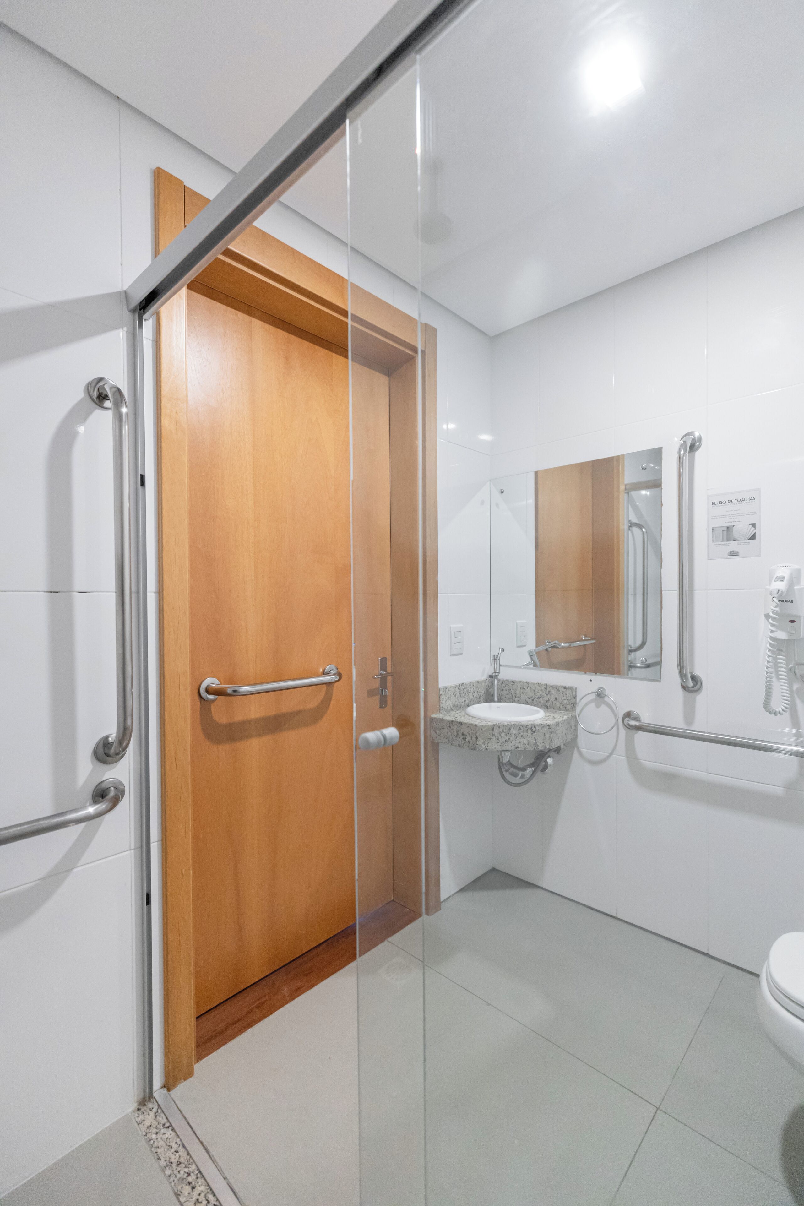deluxe twin room | bathroom | shower, free toiletries, hair dryer, bidet
