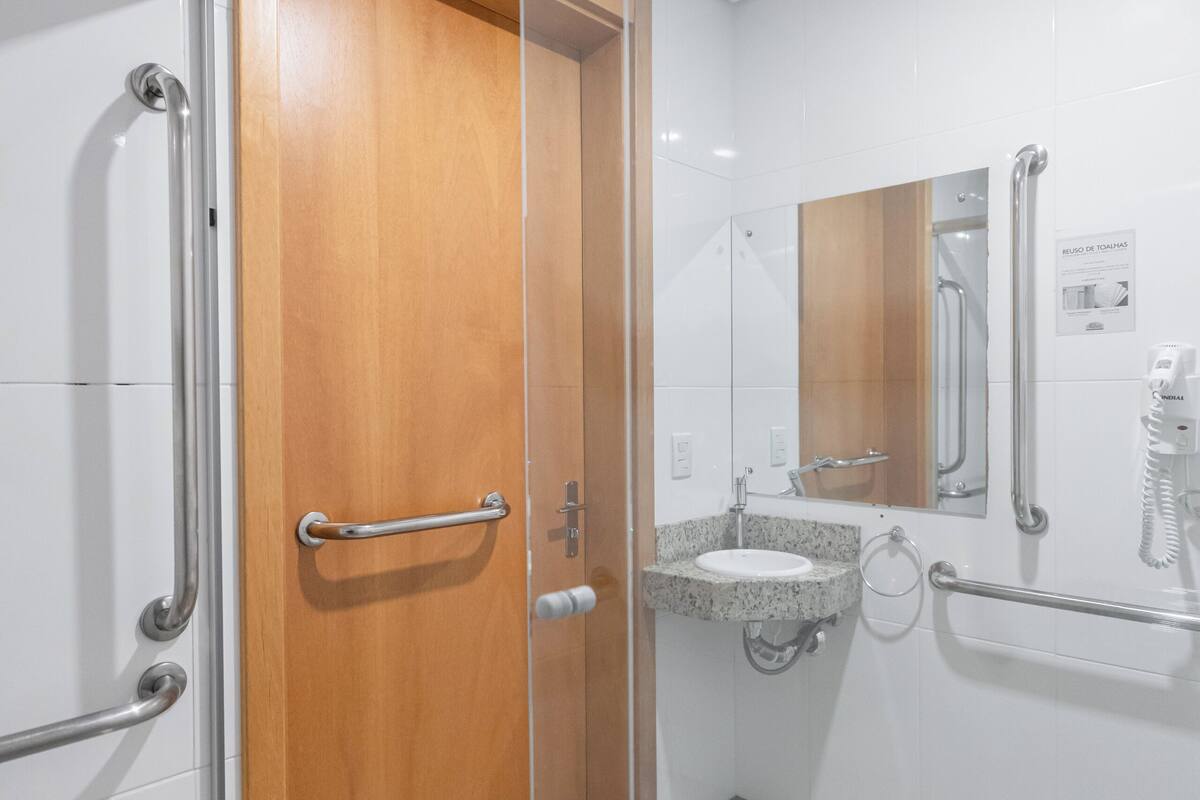 deluxe twin room | bathroom | shower, free toiletries, hair dryer, bidet