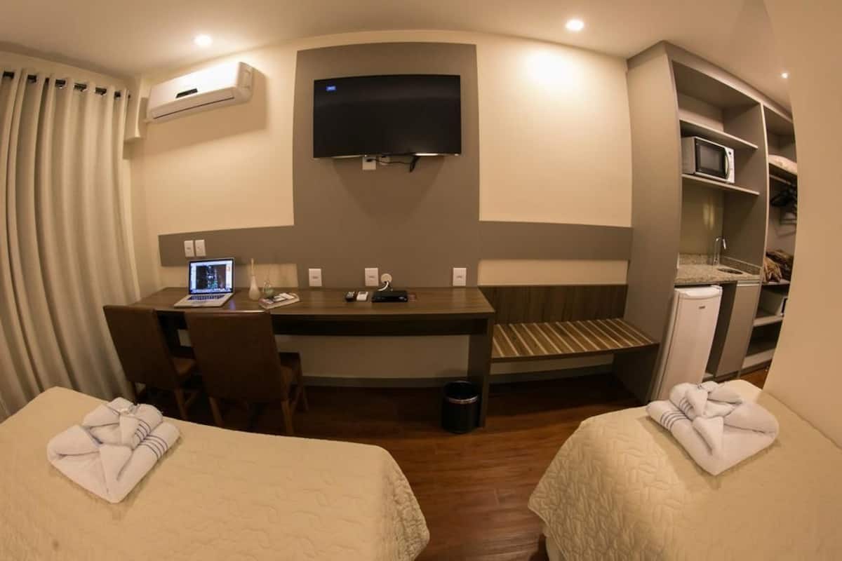 deluxe triple room | 1 bedroom, minibar, in-room safe, desk