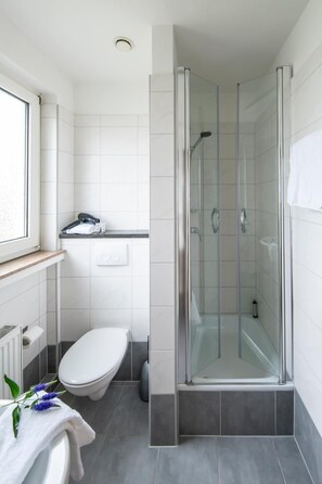 Bruser, gratis toiletartikler, håndklæder